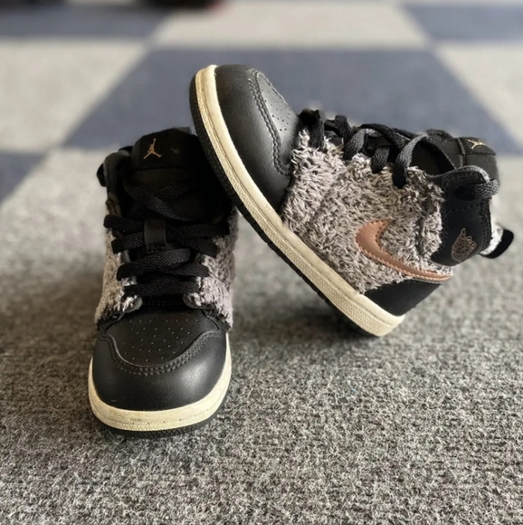 Nike Air Jordan 1 Retro High Top - Size 7c - Picture 2 of 6